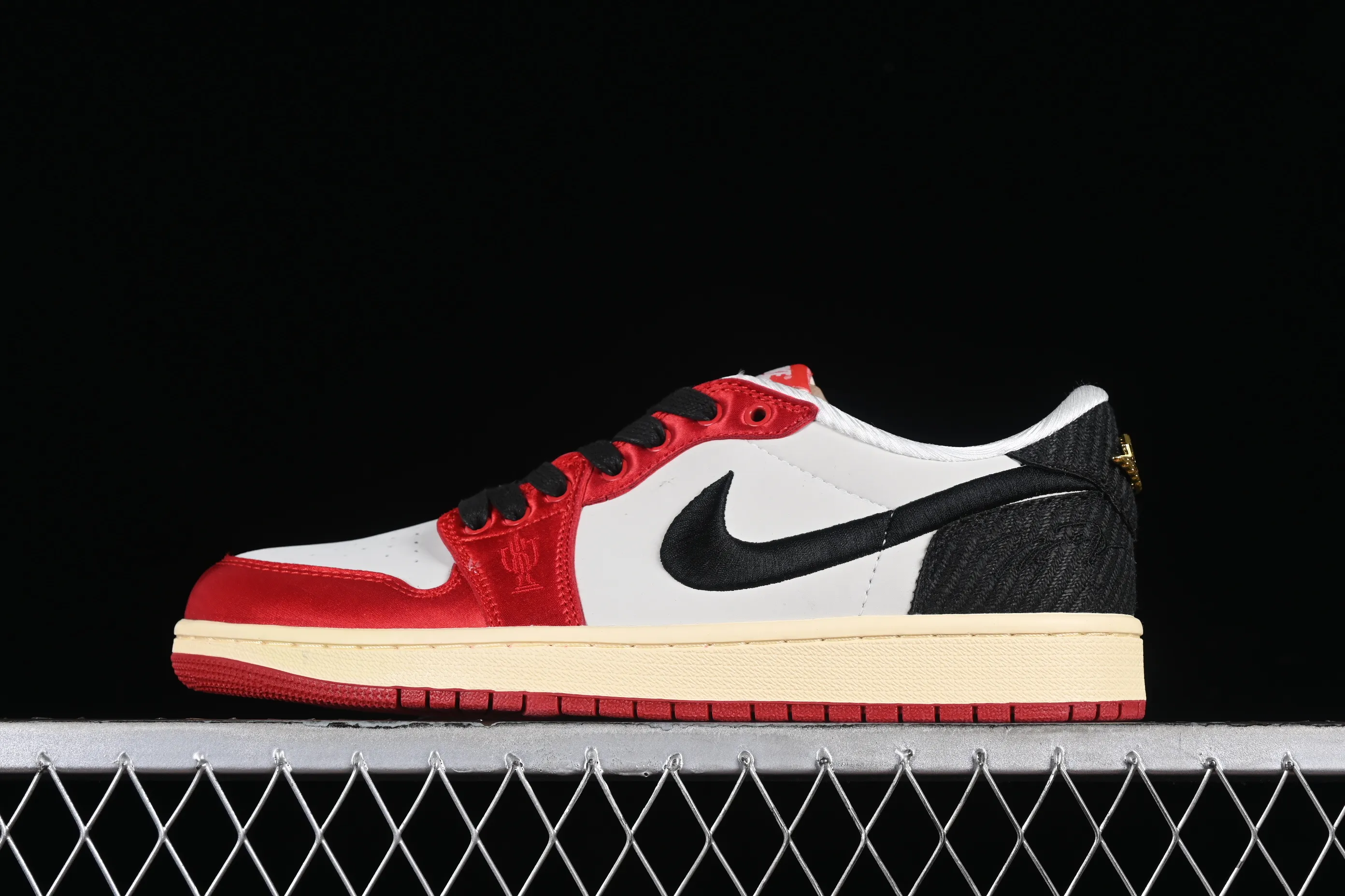 All categories Air Jordan Jordan series basketball shoes Air Jordan 1 Low Z version Trophy Room x Jordan 1 Low OG "Away" AJ1 Joe 1 Jordan's son low-top cultural casual sneakers FN0432-100
